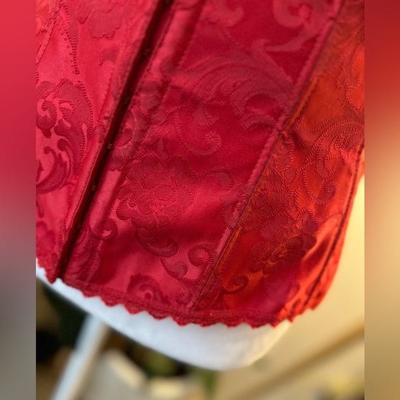 Fredrick’s of Hollywood red lace corset - Picture 3 of 9